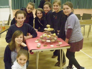 Hanney Guides making cupcakes.